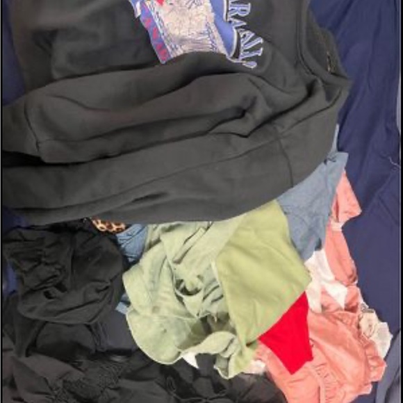 Bunch of clothes - Picture 4 of 6